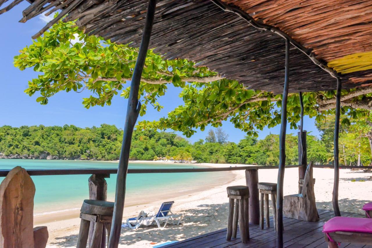 Sand And Tan Beach Hotel Ocho Rios Exterior photo
