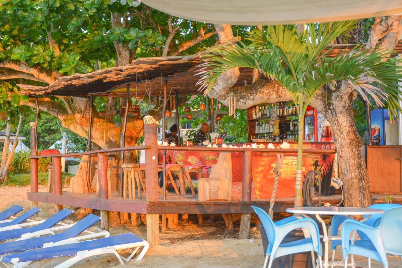 Sand And Tan Beach Hotel Ocho Rios Exterior photo
