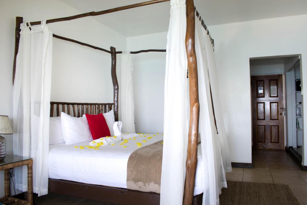 Sand And Tan Beach Hotel Ocho Rios Exterior photo