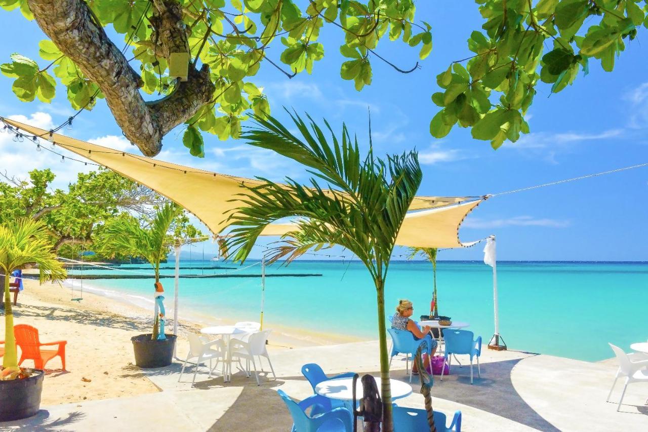 Sand And Tan Beach Hotel Ocho Rios Exterior photo