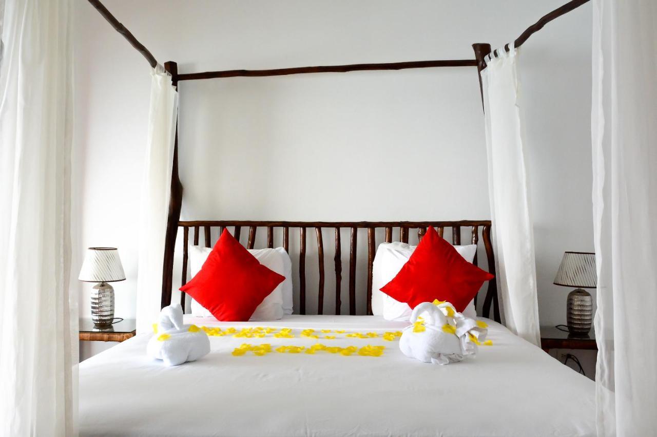Sand And Tan Beach Hotel Ocho Rios Exterior photo