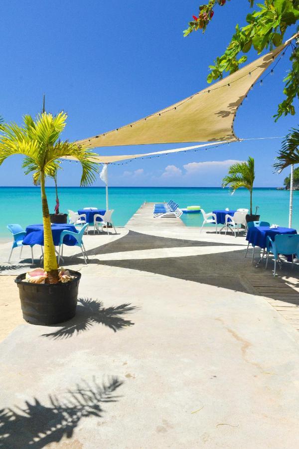 Sand And Tan Beach Hotel Ocho Rios Exterior photo