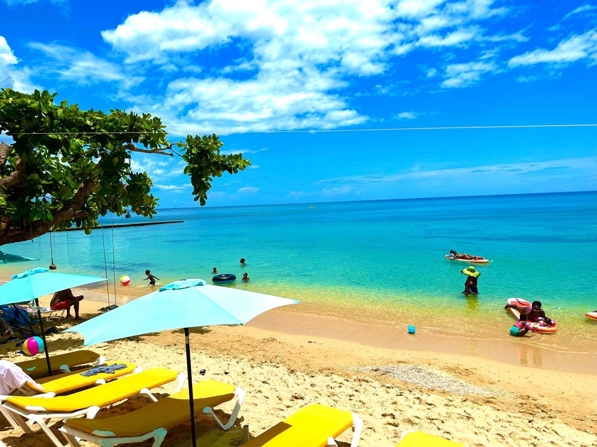 Sand And Tan Beach Hotel Ocho Rios Exterior photo